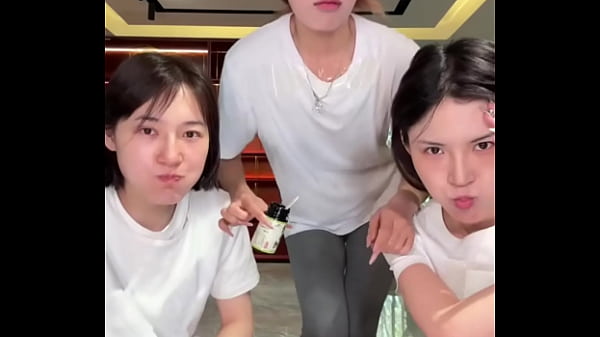 Orang Pendek Di China, Siap Bikin Kamu Melongo Dengan Kejutan Di Balik Celana!