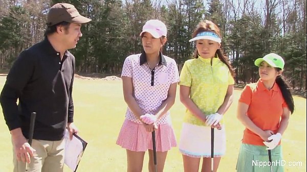 Gadis-gadis Remaja Asia Main Golf Tanpa Sehelai Benang, Mulus Dan Bikin Ngilu.