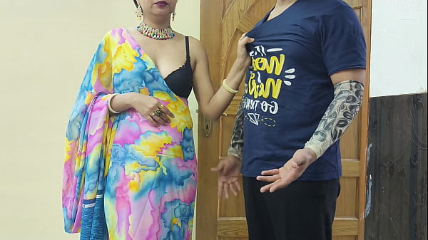 Ibu Tiri India Berdada Besar Bantu Anak Tiri Berhenti Merokok Dan Kasih Kenikmatan Seks Di Kamar.